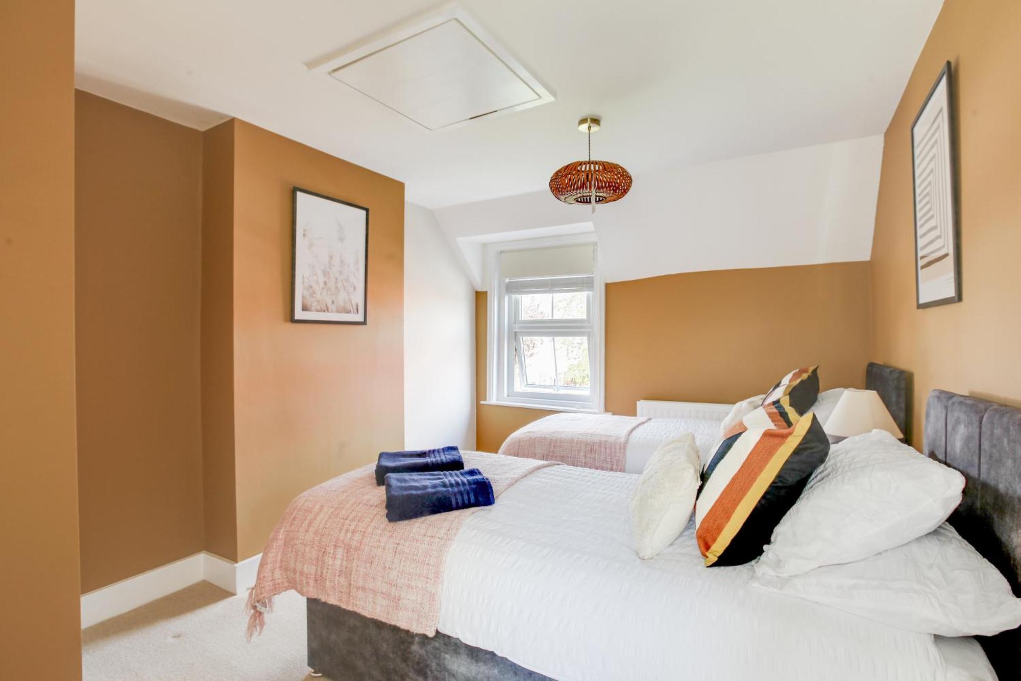 קולצ'סטר Cosy 3 Bedroom House With Free Parking And Wifi מראה חיצוני תמונה